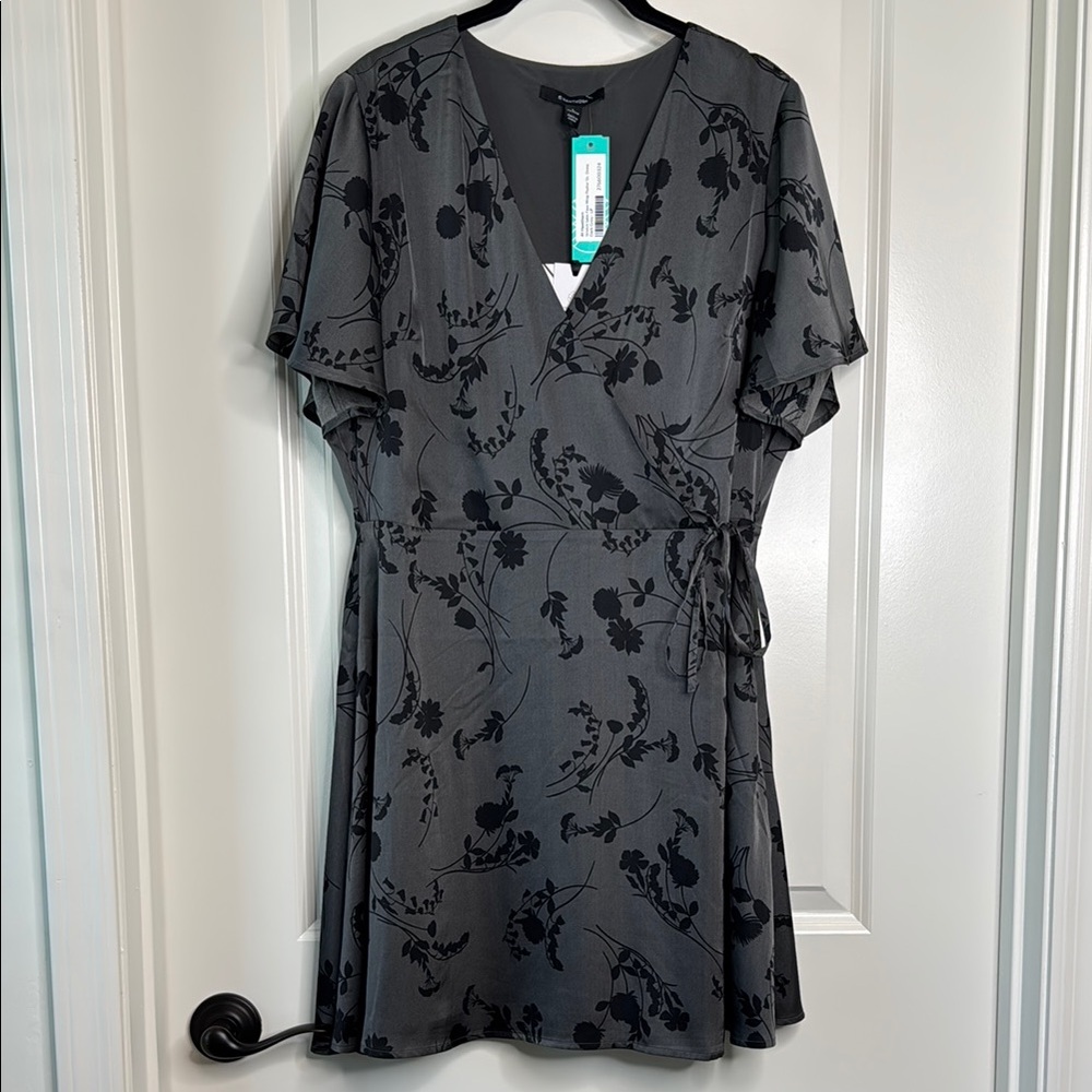 41 Hawthorn Scarlett Stretch Satin Faux Wrap Flutter Sleeve Dress Size LP
